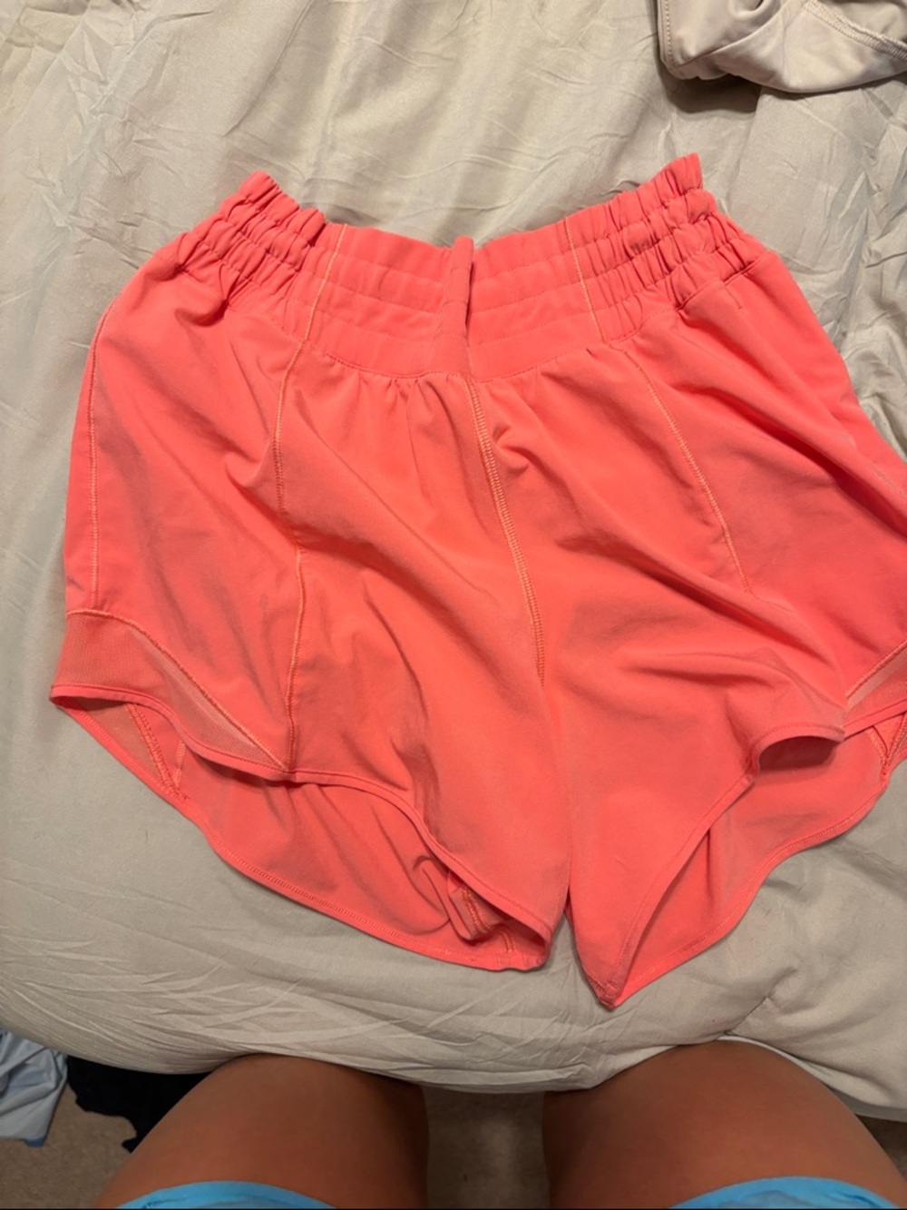 Lululemon coral size 6 HR 4"